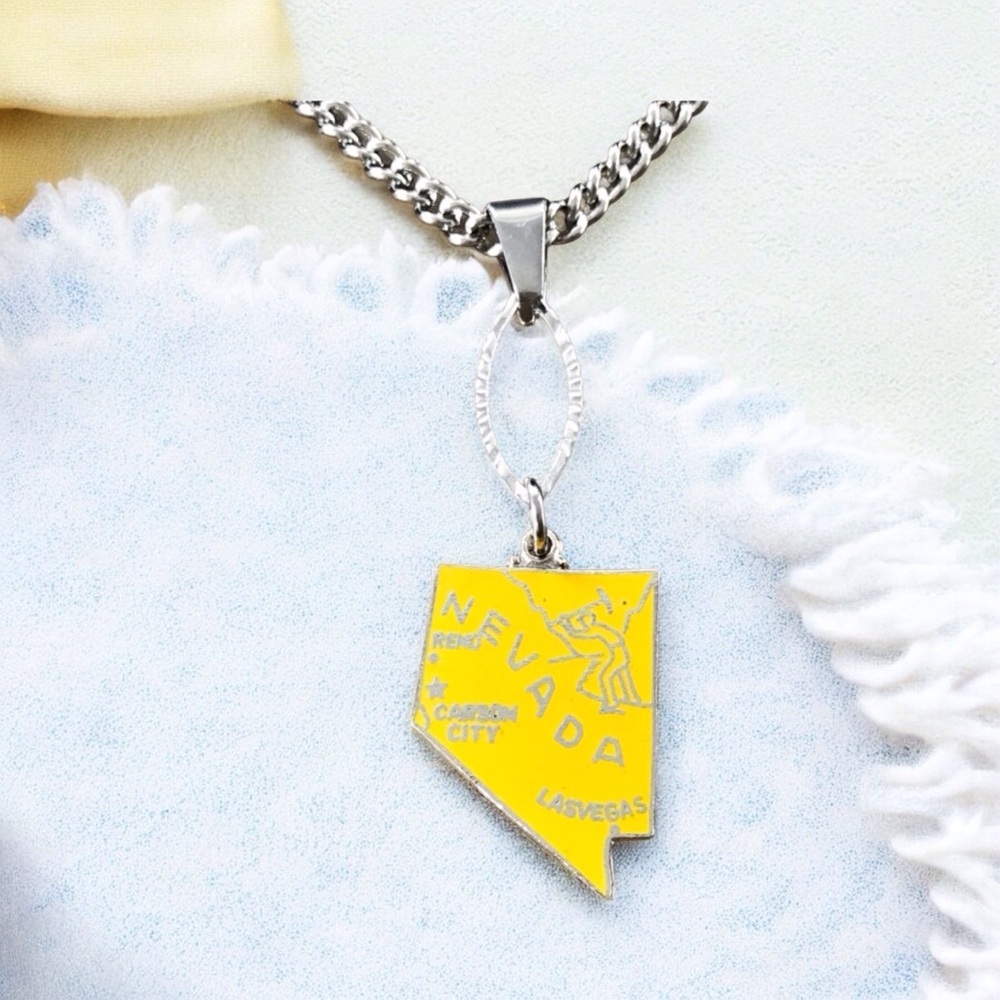 🆕 Nevada Pendant Necklace Vintage Enamel/Stainless Steel